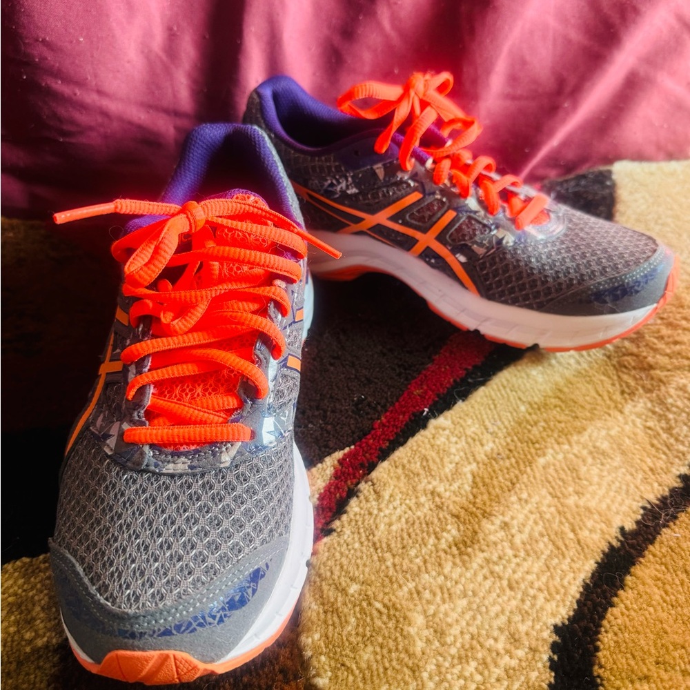 Running shoes